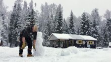 Òbrôzk:Making snowman in Kõrvemaa, Estonia (January 2022).webm