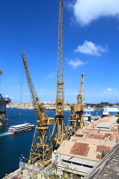 File:Malta - Senglea - Dock no2 (Triq is-Sur) 02 ies.jpg