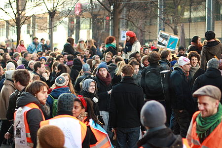 Français : Artistes rassemblés lors de la manifestation NoCulture? pour la défense des droits des artistes à Bruxelles, Belgique, le 13 décembre 2013.