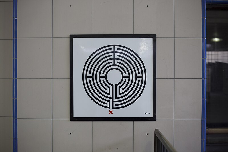 File:Mark Wallinger Labyrinth 14 - South Harrow.jpg