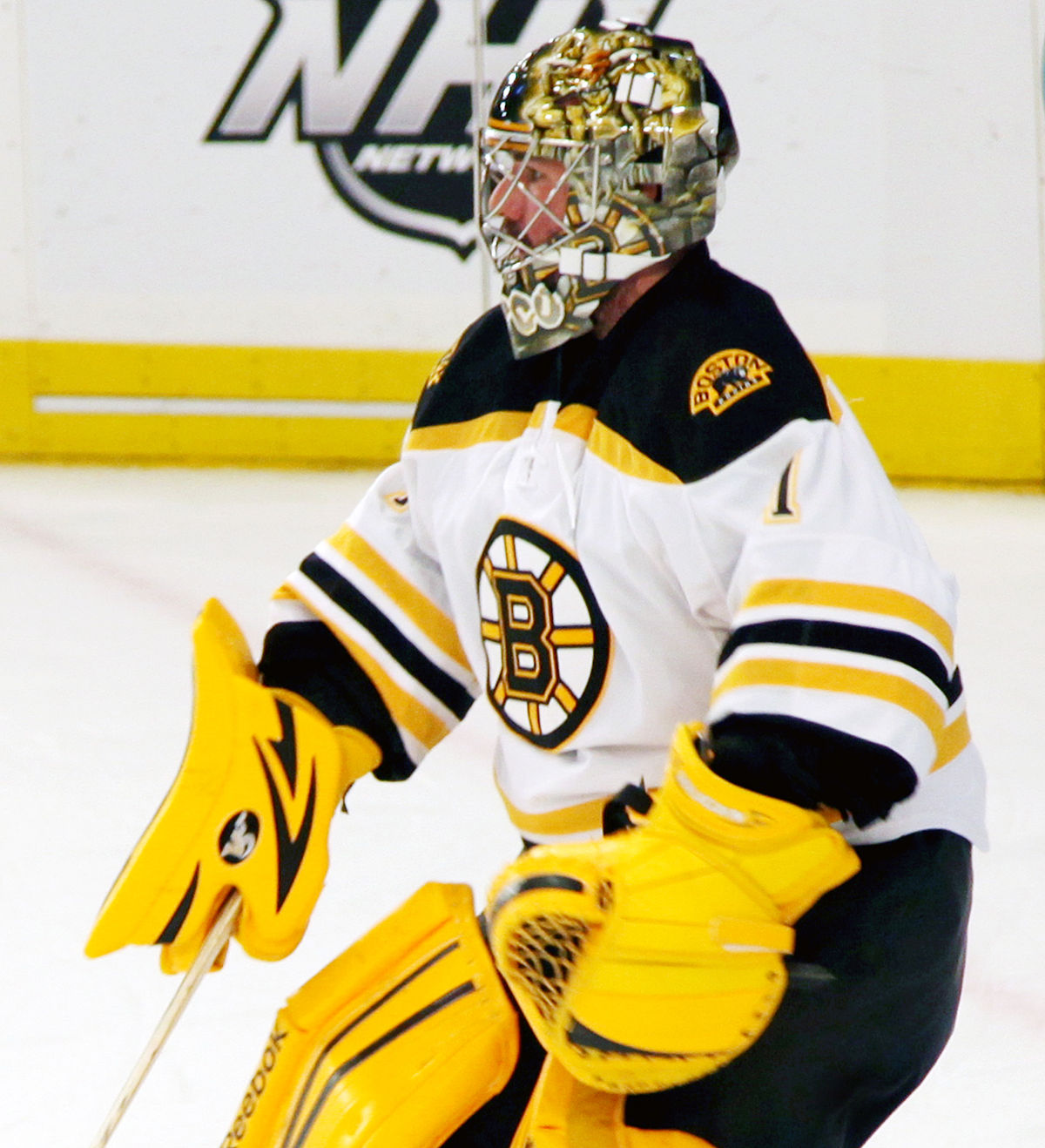 Goaltender mask - Wikipedia