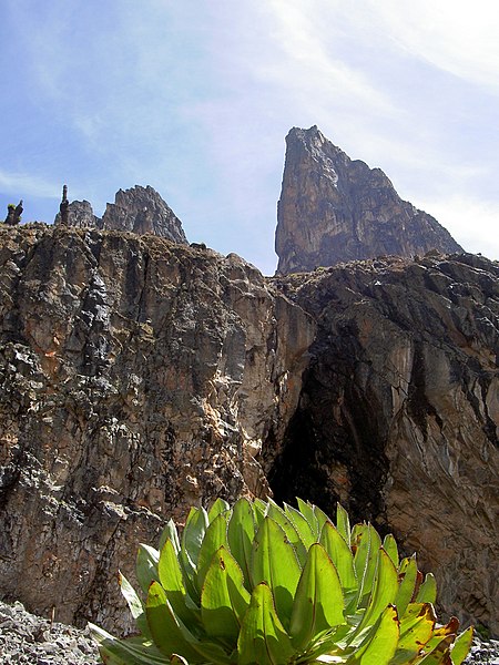 File:Midget Peak Mt Kenya.JPG