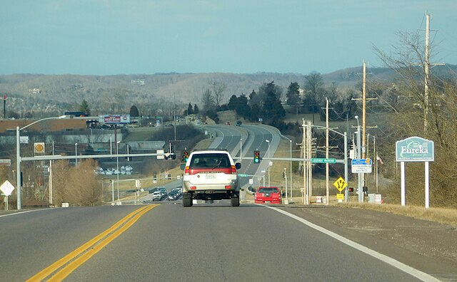 Missouri Route 109 entering Eureka.