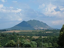 Monte Soratte visto da Civita Castellana.JPG