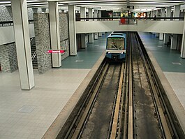 Montreal Metro - Place-des-Arts station (view of the tracks).jpg