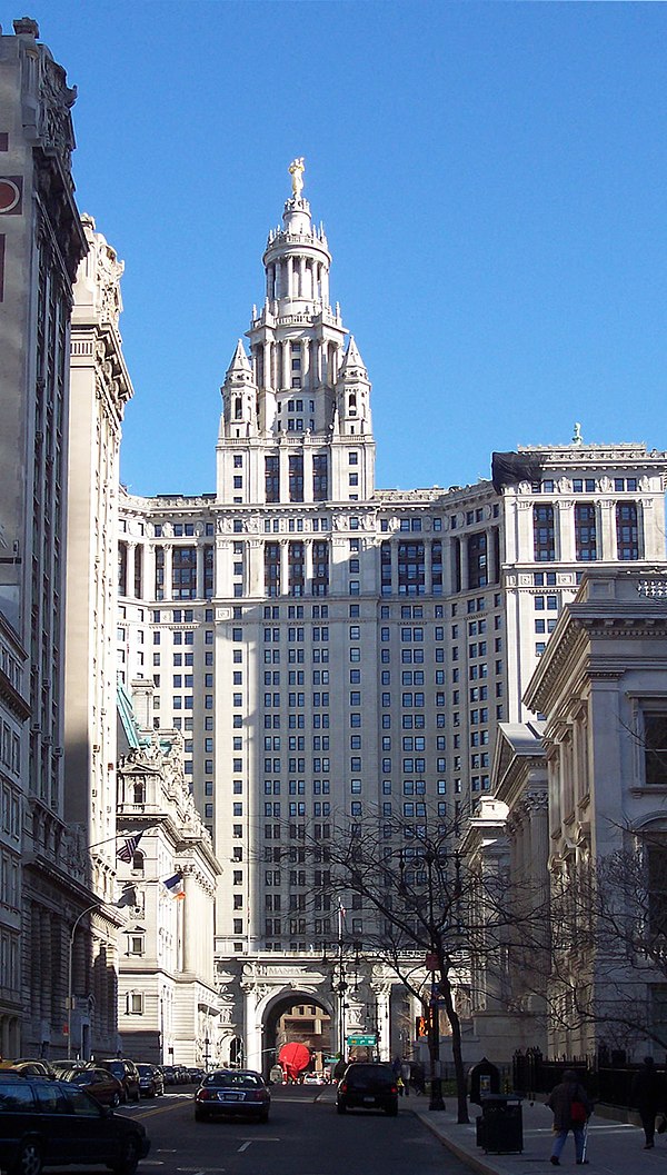 View eastward of Chambers Street toward Manhattan Municipal Building.