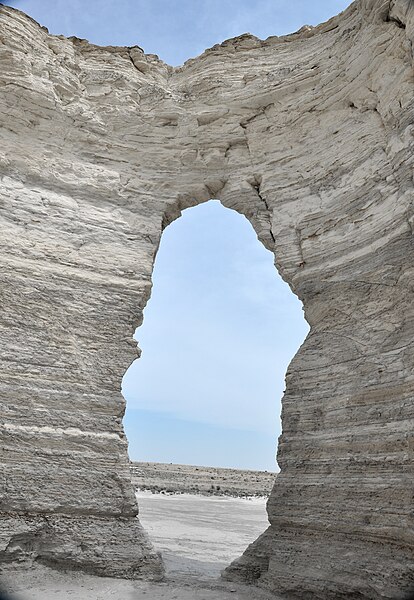 File:Natural arch developed in chalk & impure chalk (Smoky Hill Chalk Member, Niobrara Formation, Upper Cretaceous; Monument Rocks, Kansas, USA) 18.jpg