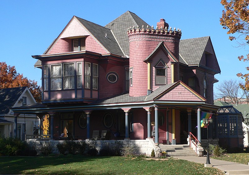 File:Northrup house, Iola, KS, from SE 1.jpg