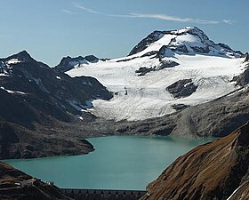 Vista com o Lago Sabbione em primeiro plano.