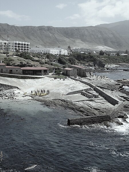 File:Old Harbour, Hermanus 01.JPG