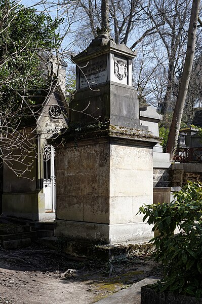 File:Père-Lachaise - Division 17 - Victor 06.jpg