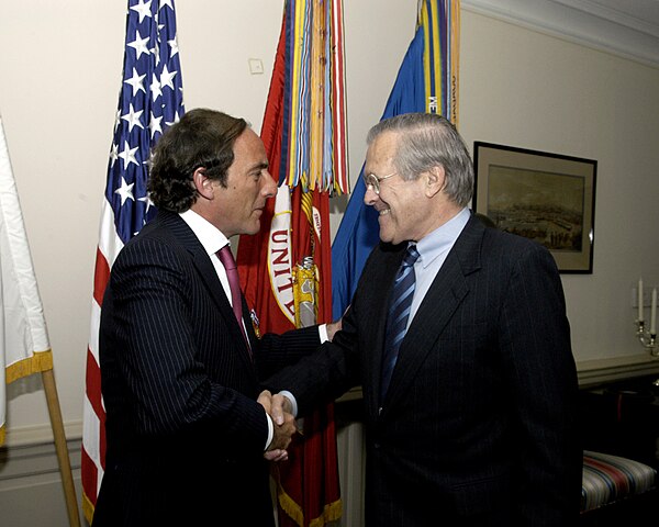 Paulo Portas with U.S. Secretary of Defense Donald Rumsfeld during a visit to the Department of Defense in 2002 when Portas claimed to have seen "irre