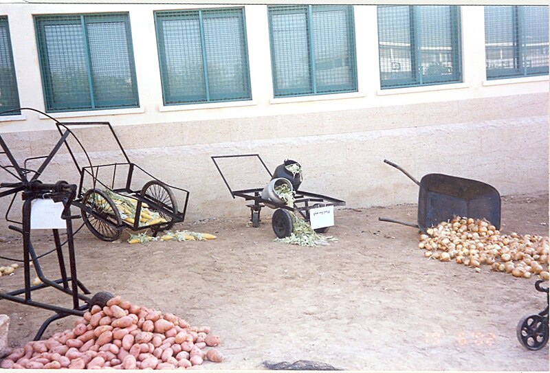 File:PikiWiki Israel 10724 Exhibition of old farming tools.jpg