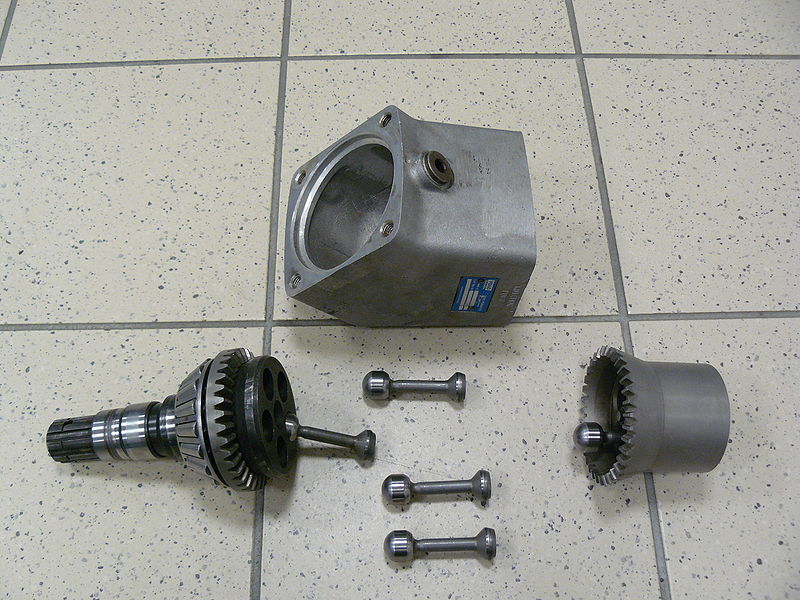 File:Pompe pistons axiaux camion en pieces.JPG