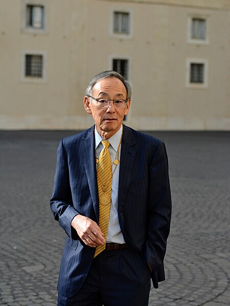 Chu with his medal as a Pontifical Academician, 2018