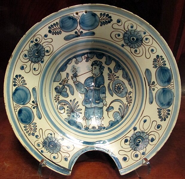 File:Portogallo, bacile da barbiere, 1600-75 ca..JPG