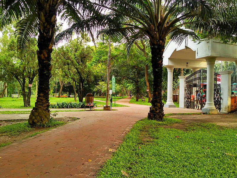 File:Ramna Park, Entrance, Dhaka .jpg