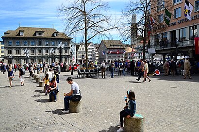 How to get to Weinplatz with public transit - About the place