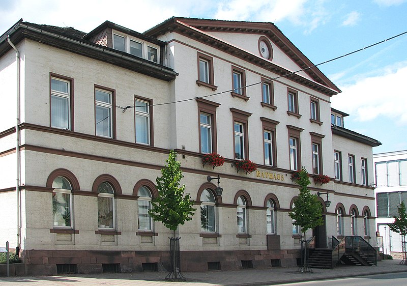 File:Rathaus Stadt Holzminden ab 1876. Erbaut 1844 als Bürgerschule. Niedersachsen Foto Wolfgang Pehlemann IMG 0976.jpg