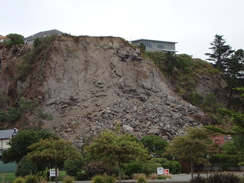 File:Redcliffs landslide1.JPG