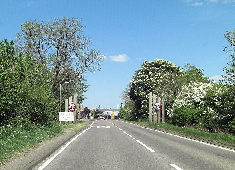 File:Road to Roade - geograph.org.uk - 2393855.jpg