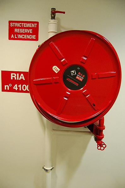 File:Robinet d'incendie armé.jpg