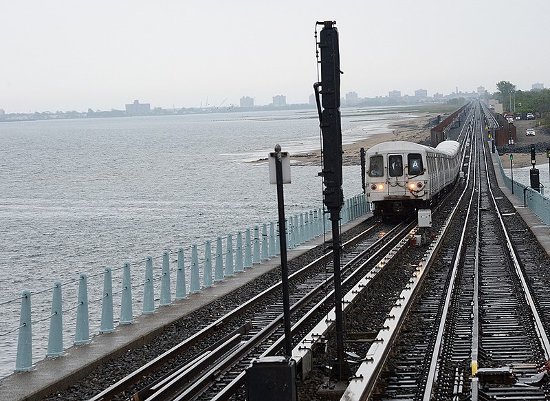 File:Rockaways Test Train (8880137792).jpg