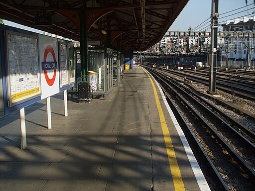 Royal Oak stn look east