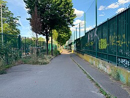 A Rue Lucien-Lambeau cikk illusztráló képe