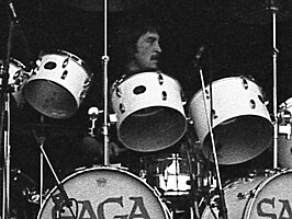 Saga on stage at Reading Rock Festival 1981 (15779944141) (cropped).jpg