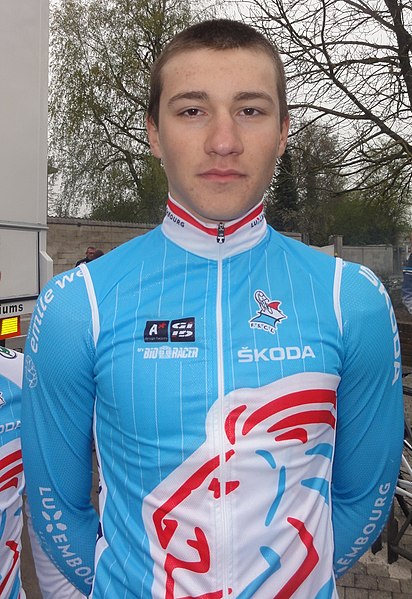 File:Saint-Amand-les-Eaux - Paris-Roubaix juniors, 14 avril 2019, départ (A065).JPG