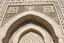 Exterior detail with pointed arches and spandrels Samanid Mausoleum outside detail 3.JPG