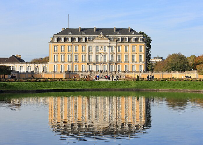 Южный фасад дворца Аугустусбург в Брюле, Северный Рейн-Вестфалия