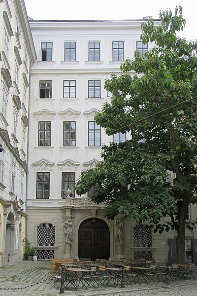 File:Schulhof 4, Vienna, 2016.jpg