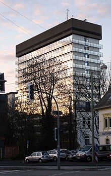 Das 1977 in Dienst gestellte[11][12] Kreishaus in Siegen vor der Sanierung