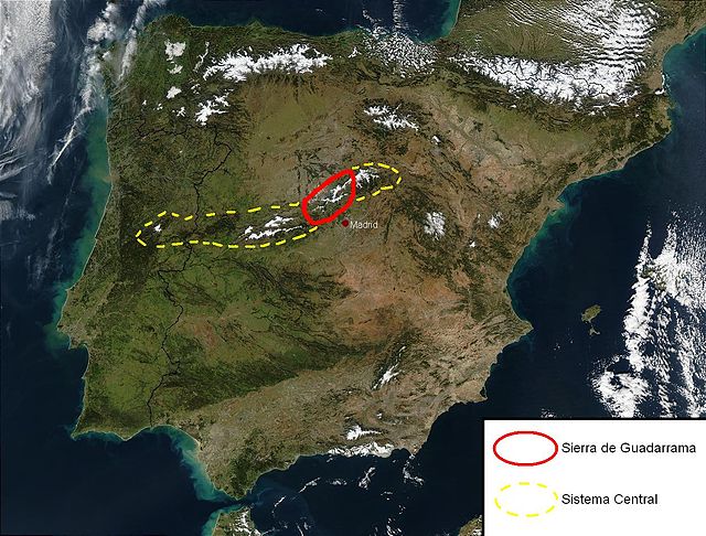 Satellite image: Sierra de Guadarrama in red, Sistema Central in dashed yellow.
