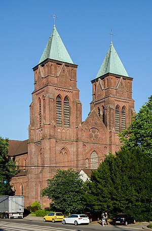 Gemeindekirche St. Maria Rosenkranz, erbaut 1888, nach 1945 durch Engelbert Köjer verändert wieder aufgebaut