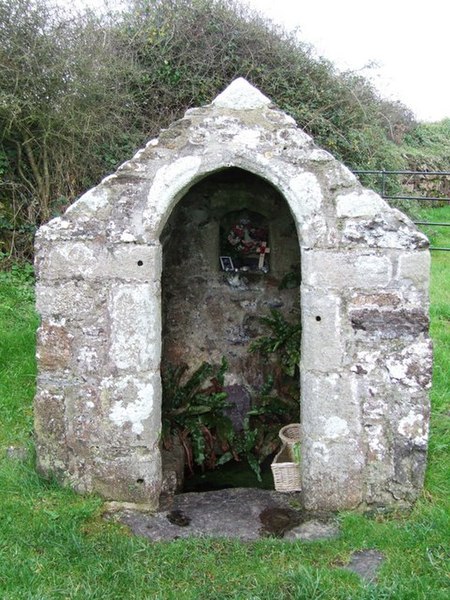 File:St Ruan's Well - geograph.org.uk - 635236.jpg