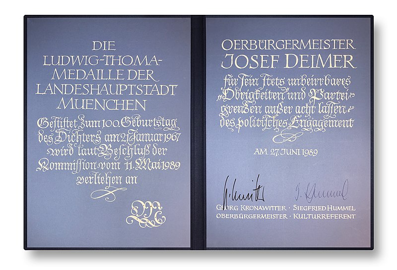 File:Stadt München Ludwig Thoma Medaille Verleihungsmappe noBG.jpg