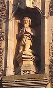 Statue of Sir Thomas Erpingham (Erpingham Gate, Norwich) (cropped).jpg