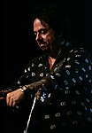 Steve Lukather uppträder med Ringo Starr 2016.