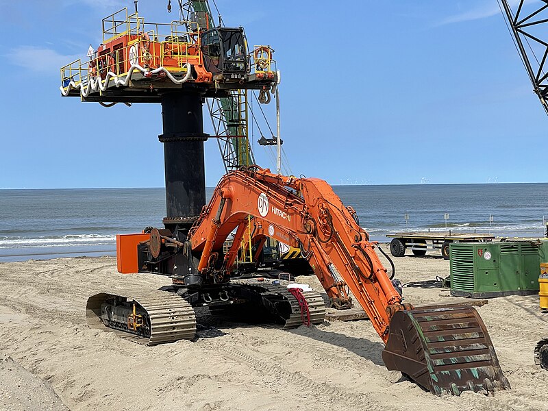 File:Strand Wijk aan Zee, Kabels trekken voor nieuw windpark photo 7.jpg