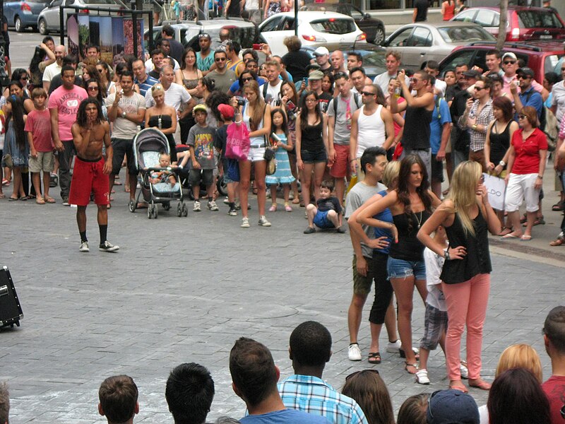 File:Street performer in Montreal 13.jpg