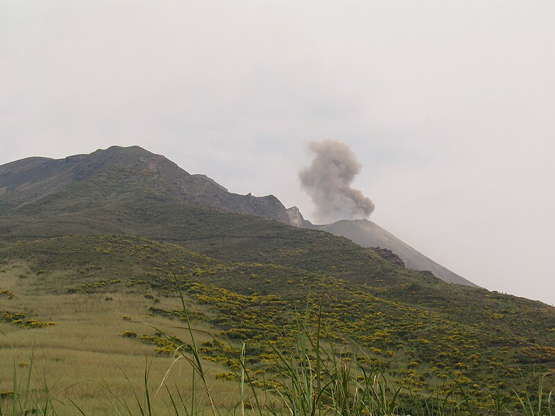 File:Stromboli Italy 04.jpg