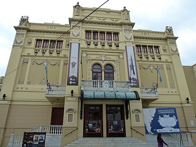 Façade du Théâtre Vera à Corrientes, construit en 1913.