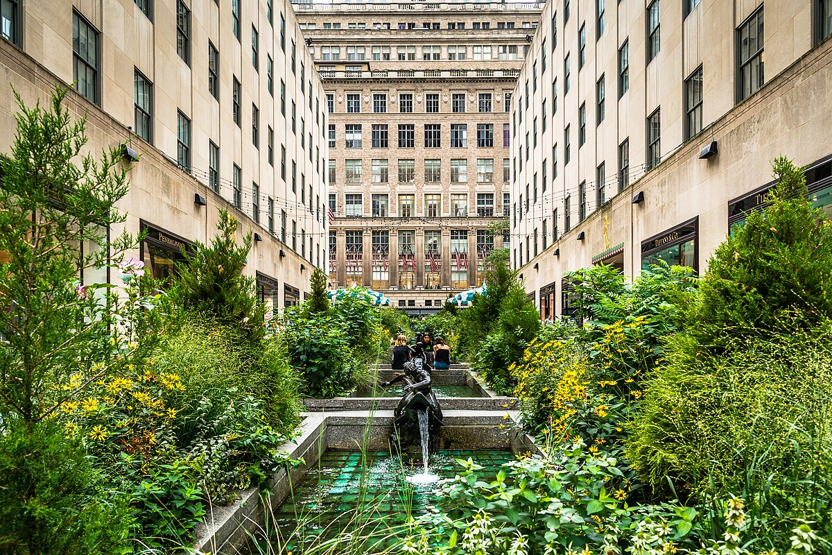 Saks Fifth Avenue flagship store - Wikipedia