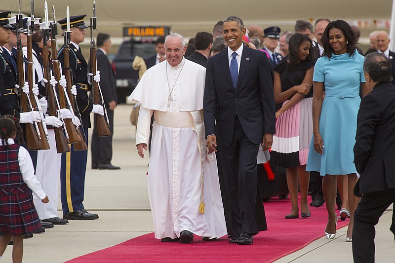 File:The Pope Arrives at Joint Base Andrews (22028264732).jpg