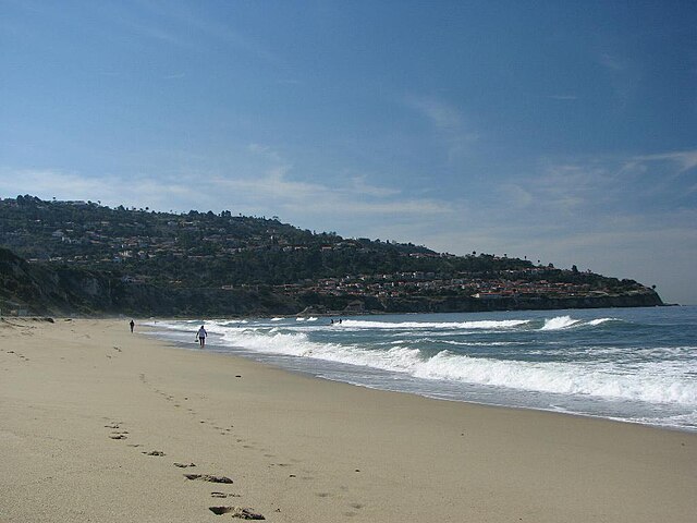 Torrance Beach lies between the Palos Verdes Peninsula and Redondo Beach on the Santa Monica Bay.