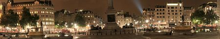 ไฟล์:Trafalgar_square_night_panorama.jpg