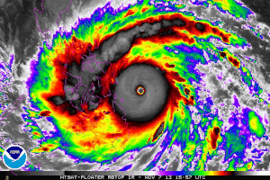 Typhoon Haiyan 2013 making landfall.gif
